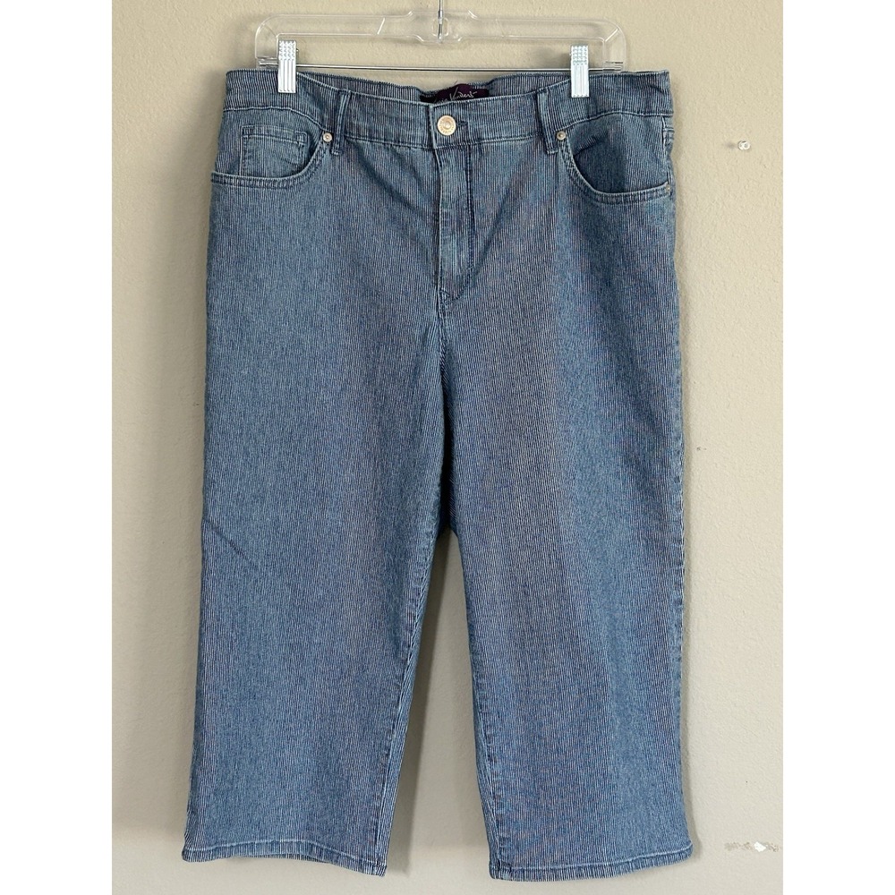 Gloria Vanderbilt Pinstripe Capri Jeans Missy Size 16 Blue White Stretch